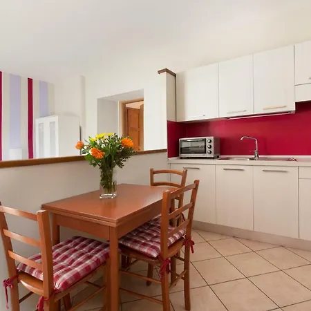 Camelia Apartment